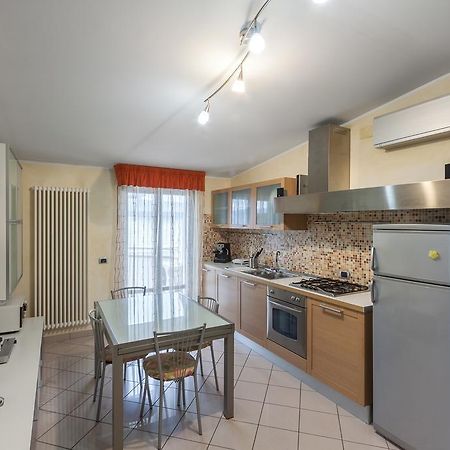 Palazzo Giallo Alba Adriatica Bagian luar foto