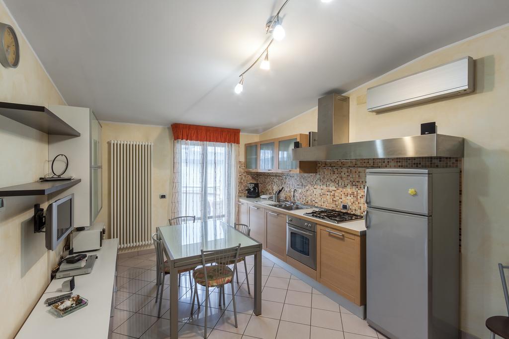 Palazzo Giallo Alba Adriatica Bagian luar foto