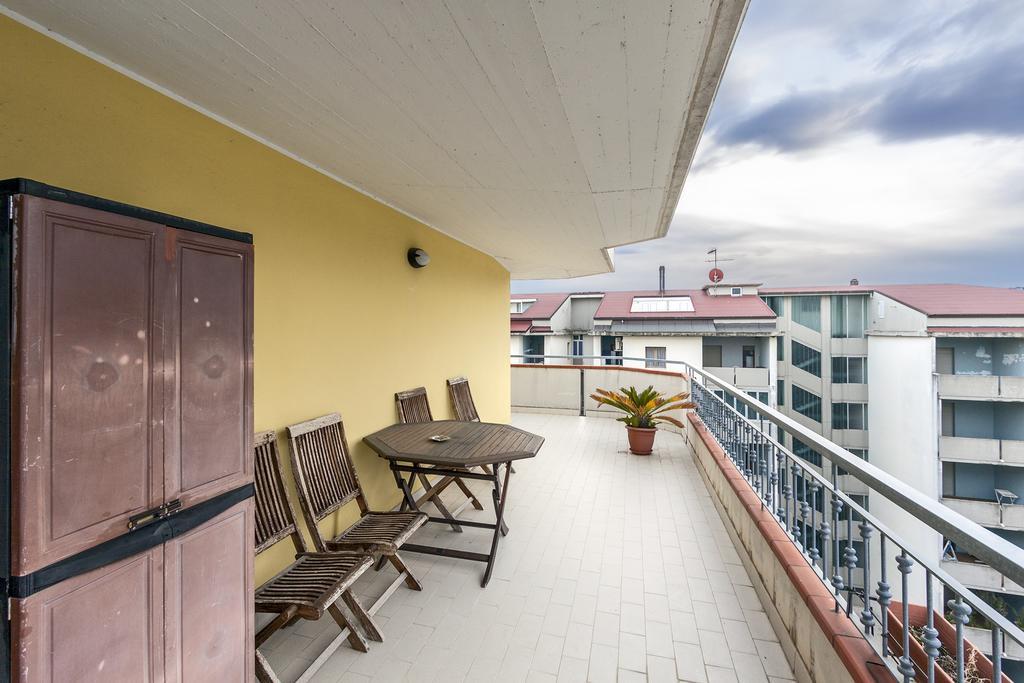 Palazzo Giallo Alba Adriatica Bagian luar foto