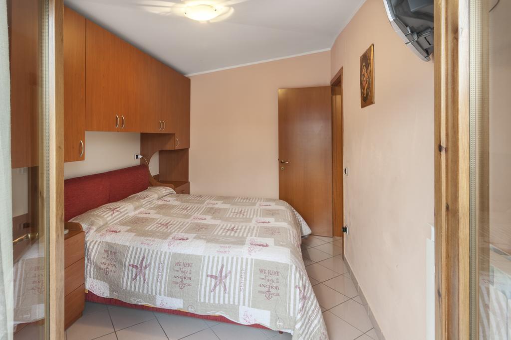 Palazzo Giallo Alba Adriatica Bagian luar foto